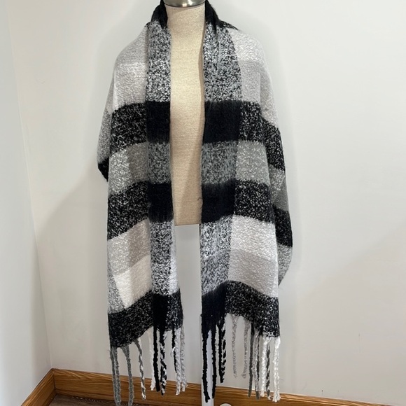 Oversized Plaid Scarf Fuzzy Black Gray White with Tassels - Picture 3 of 9